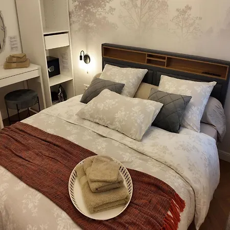 Bienvenue A Stella Di Varos * Strasburg